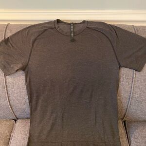 Lululemon short sleeve shirt